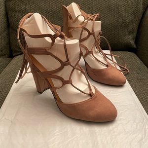 Chase & Chloe Taupe Heels